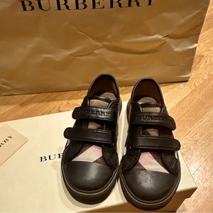 Burberry Boys/Girls shoes 10 1/2  EU Size 27